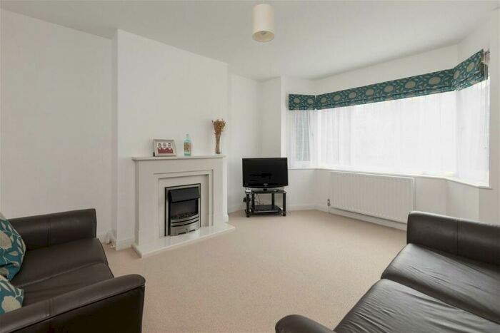 5 Bedroom Detached House For Sale In Carroll Avenue, Merrow, GU1