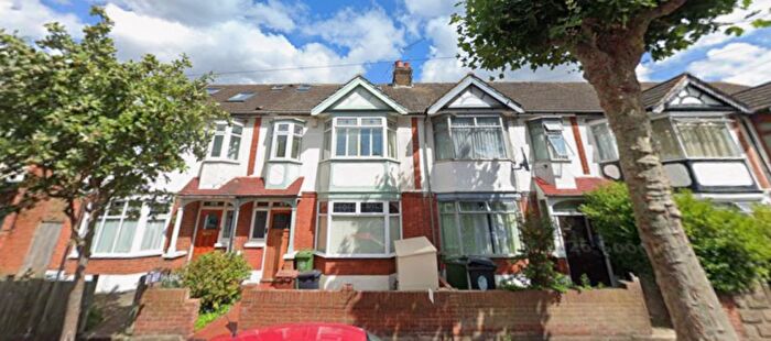 4 Bedroom House To Rent In Leigh Road, London, London, E10