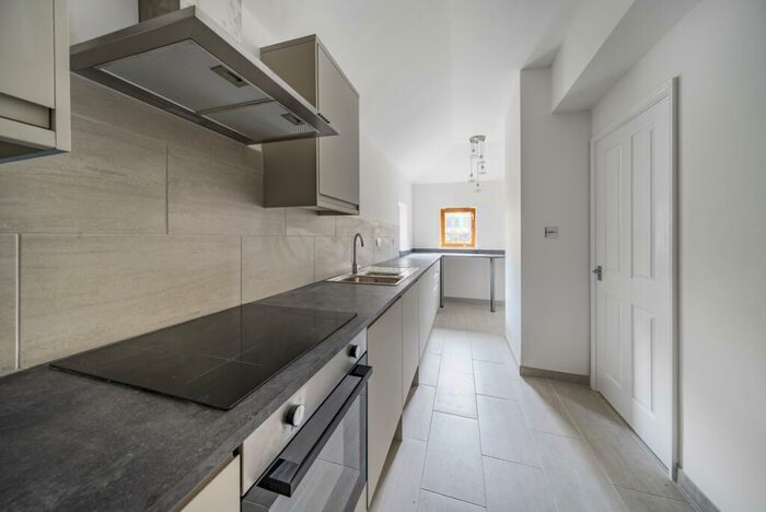 2 Bedroom Apartment To Rent In Boat Lifter Way Surrey Quays, SE16