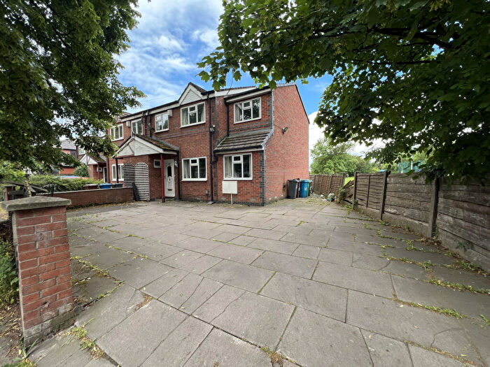 4 Bedroom Semi-Detached House For Sale In Mount Road, Manchester, M19