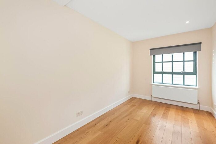 2 Bedroom Apartment To Rent In Nettlefold Place, West Norwood, SE27