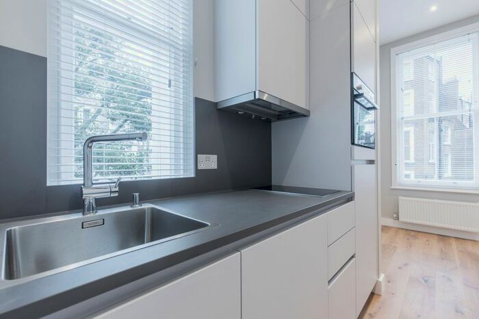 Studio To Rent In Warwick Road, London, SW5