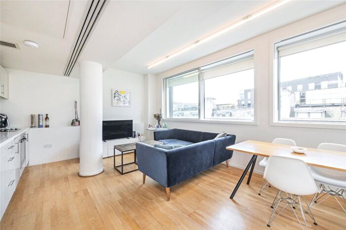 3 Bedroom Flat To Rent In Rathbone Place, Fitzrovia, London, W1T