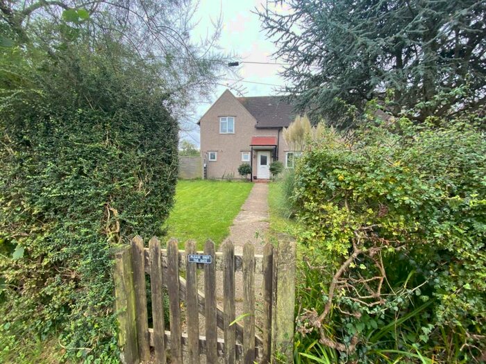 2 Bedroom House To Rent In Kingsmead Hill, Roydon, Harlow, CM19