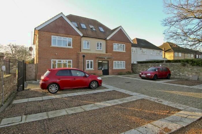 2 Bedroom Flat To Rent In Oakview House, Swakeleys Road, Ickenham, UB10