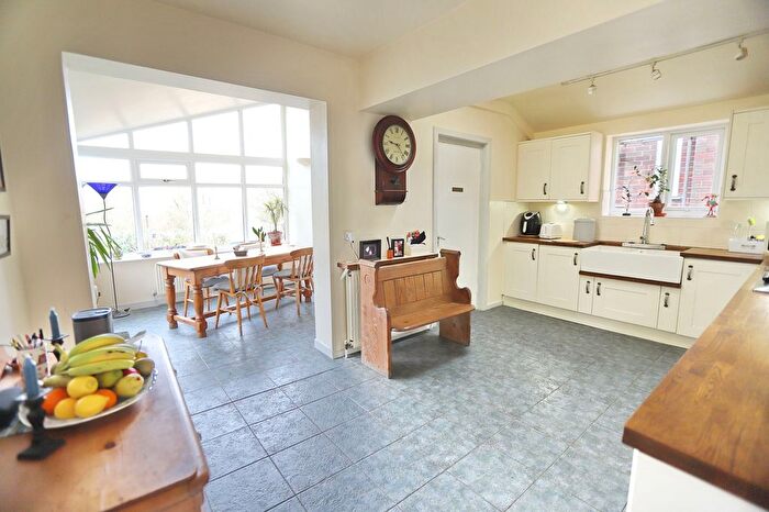 3 Bedroom Detached House For Sale In Stand Close, Whitefield, M45