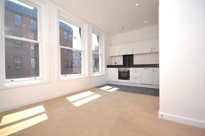 1 Bedroom Flat To Rent In High Street, Reading, RG1