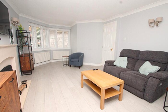 3 Bedroom End Of Terrace House For Sale In Foxwood Grove, Pratts Bottom, BR6