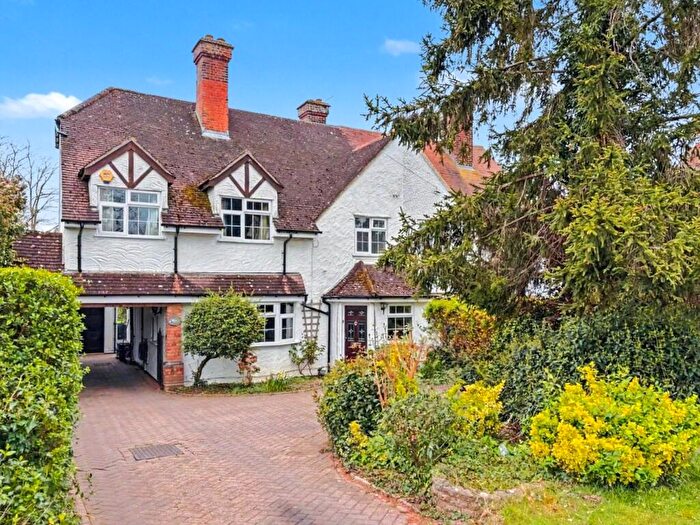 4 Bedroom Semi-Detached House For Sale In Norton Road, Letchworth Garden City, SG6