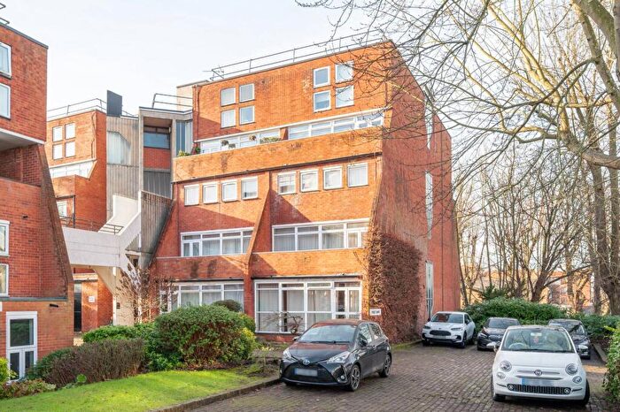 1 Bedroom Flat To Rent In Holden Avenue, Woodside Park, London, N12