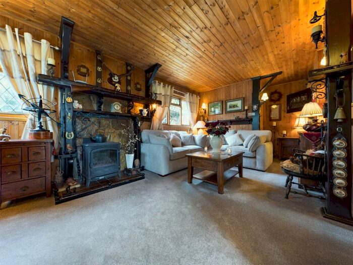 2 Bedroom Chalet For Sale In Hawkbatch, Bewdley, Worcestershire, DY12