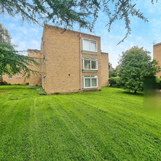 2 Bedroom Flat To Rent In Mount Way, Wirral, CH63