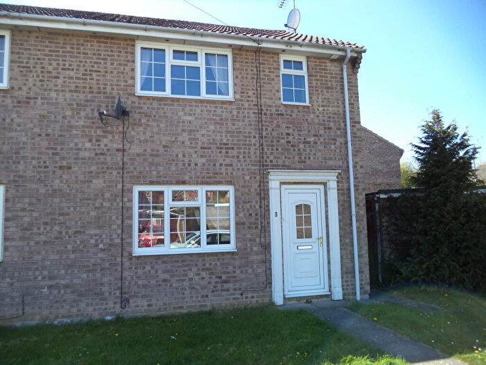 3 Bedroom Semi-Detached House To Rent In Yeovil, BA21