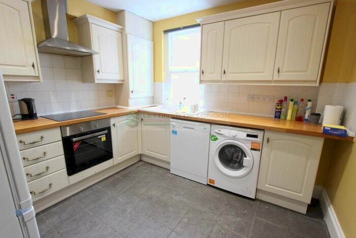 2 Bedroom Flat To Rent In Norcott Road, London, N16