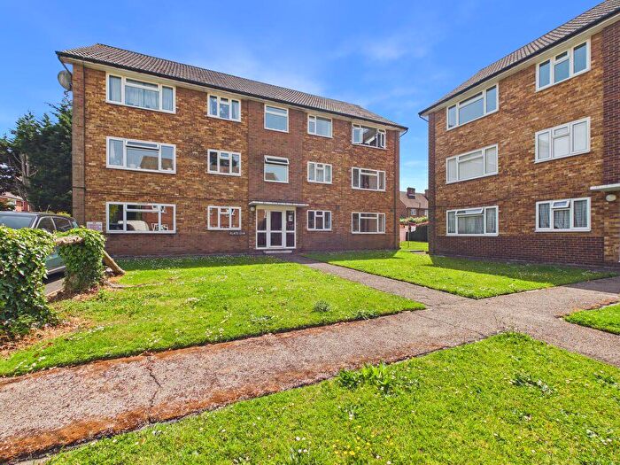 2 Bedroom Flat For Sale In Ninehams Road, Caterham On The Hill, CR3