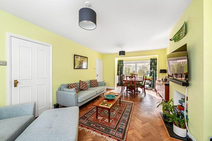 4 Bedroom Terraced House For Sale In Trelawn Road, Herne Hill, London, SW2