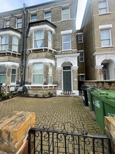 1 Bedroom Flat To Rent In South Lambeth Road, London, SW8