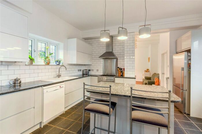 5 Bedroom Detached House To Rent In Winter Hill, Cookham, Maidenhead, Berkshire, SL6