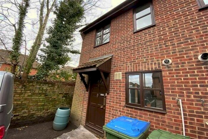 2 Bedroom End Of Terrace House To Rent In Percy Road, Southampton, SO16