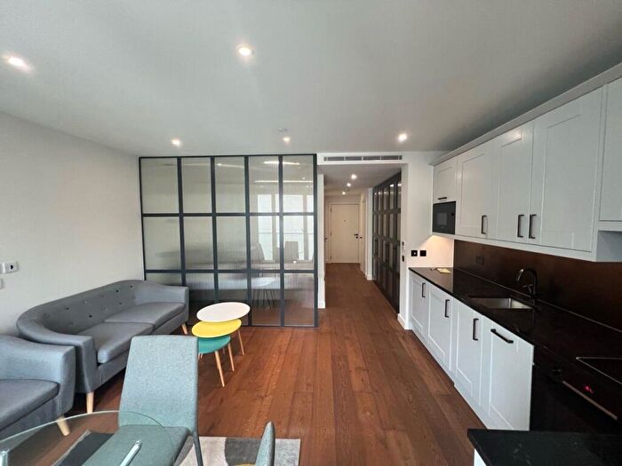 Apartment To Rent In Flat, Emery Way, London, E1W