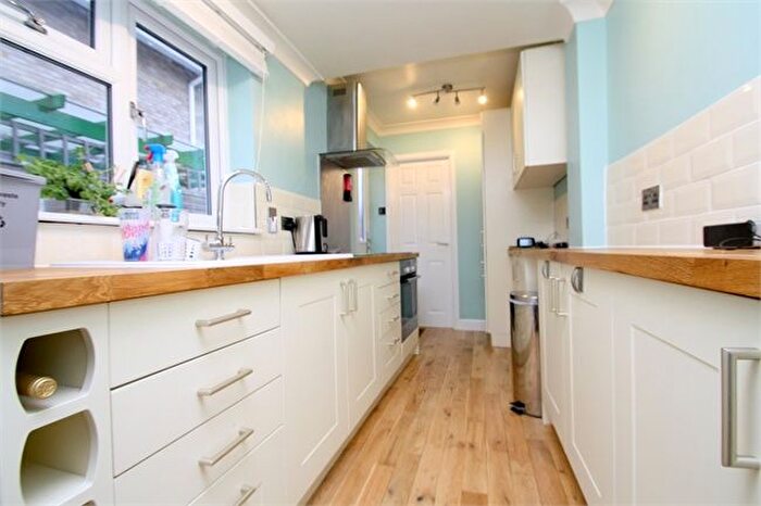 2 Bedroom Cottage To Rent In Bremer Road, Staines-Upon-Thames, TW18