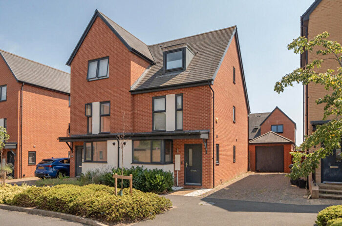 3 Bedroom Semi Detached House For Sale In Coley Avenue, Reading, Berkshire, RG1