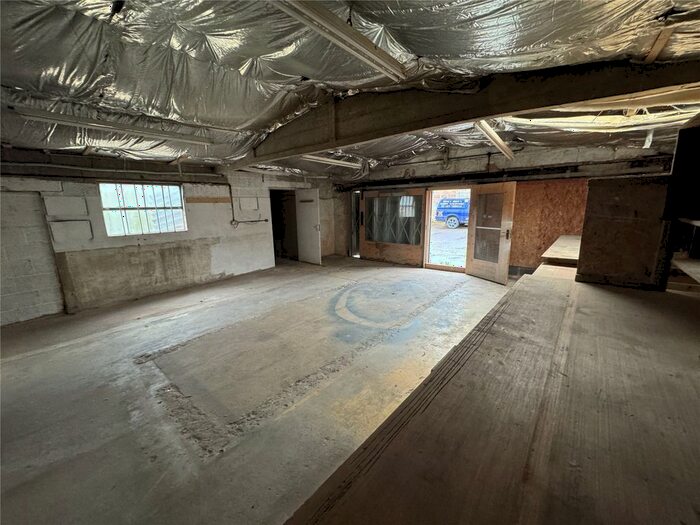 Garage / Parking To Rent In Ford Farm, Bradford On Tone, Taunton, TA4