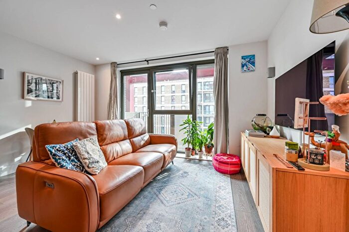 1 Bedroom Flat To Rent In Windsor Square, Woolwich, London, SE18