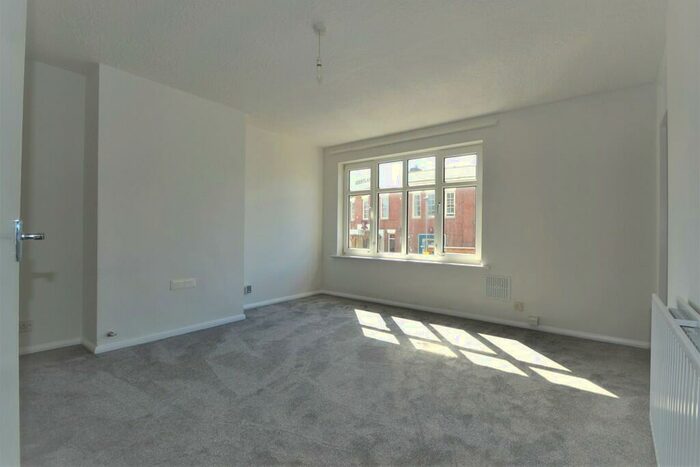 2 Bedroom Maisonette To Rent In Chiltern Drive, Surbiton, KT5