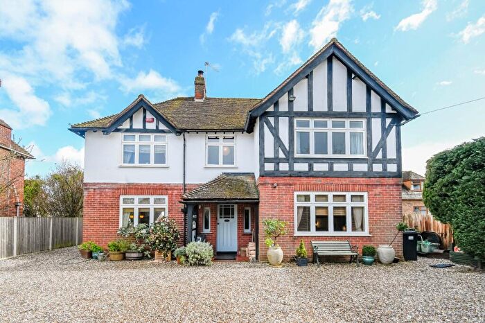 3 Bedroom Detached House For Sale In Andover Road, Newbury, Berkshire, RG14