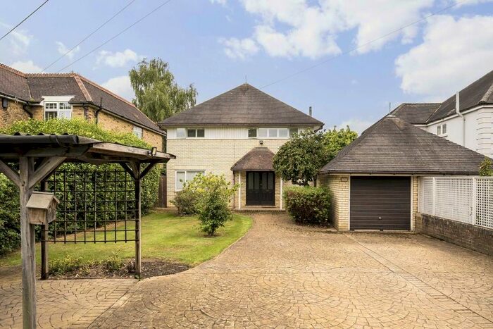 4 Bedroom Detached House To Rent In Broad Lane, Hampton, TW12