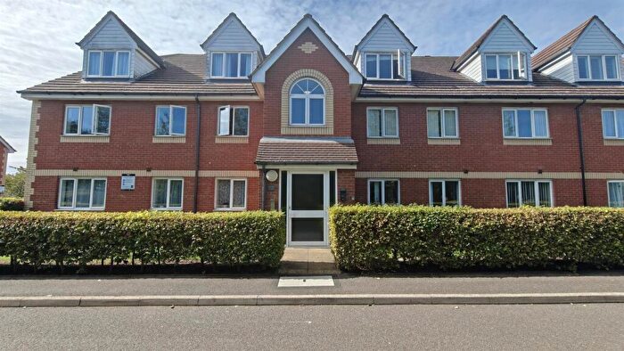 2 Bedroom Flat To Rent In Peterhouse Close, PE3