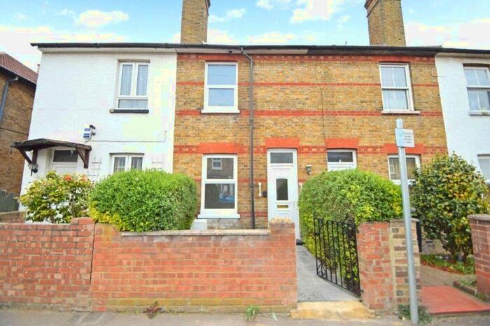 2 Bedroom Terraced House To Rent In The Crescent, Slough, Berkshire, SL1