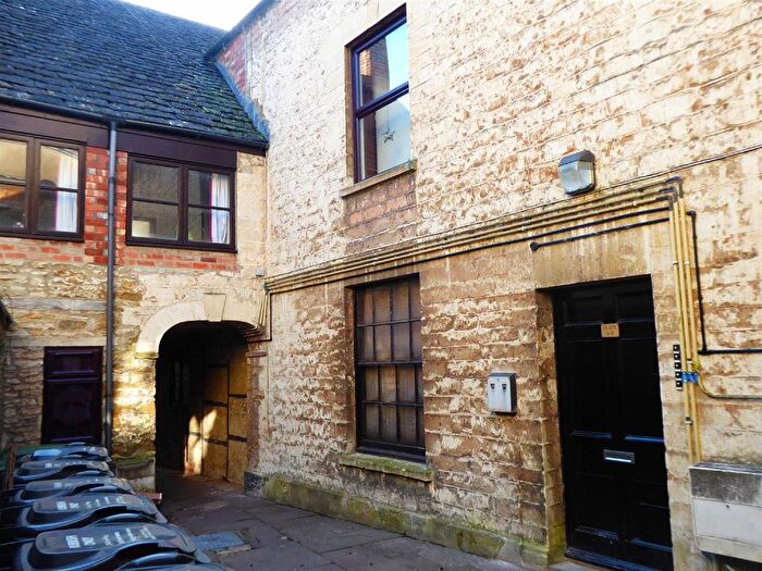 2 Bedroom Flat To Rent In Long Street, Dursley, GL11