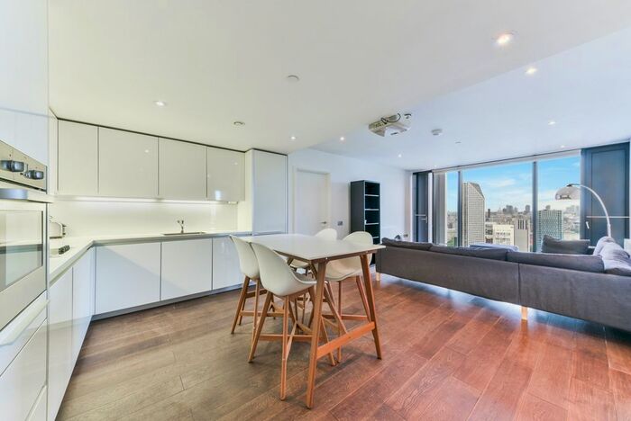 3 Bedroom Flat To Rent In The Strata, Walworth Road, Elephant And Castle, SE1