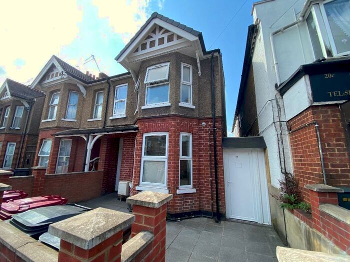 Studio To Rent In Chalvey Road East, Slough, Berkshire, SL1