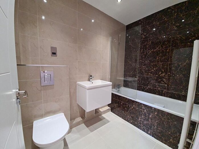 2 Bedroom Flat To Rent In High Street South, Dunstable, LU6