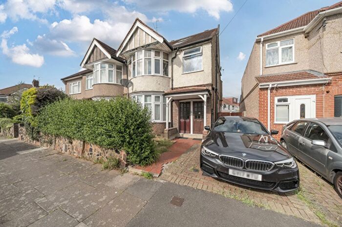 3 Bedroom Maisonette For Sale In Rusland Park Road, Harrow, HA1