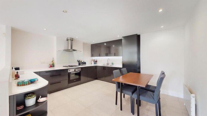 2 Bedroom Flat To Rent In Earl's Court Square, London, SW5