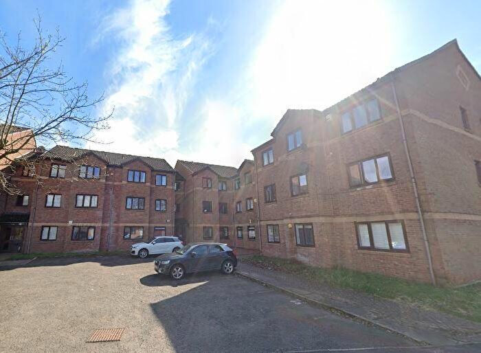 2 Bedroom Flat To Rent In Mahon Court, Moodiesburn, G69