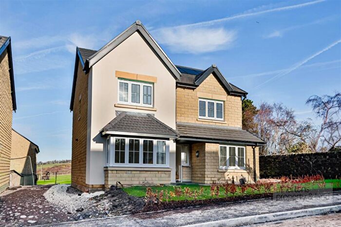 4 Bedroom Detached House For Sale In Meadow View Close, Worsthorne, Burnley, BB10