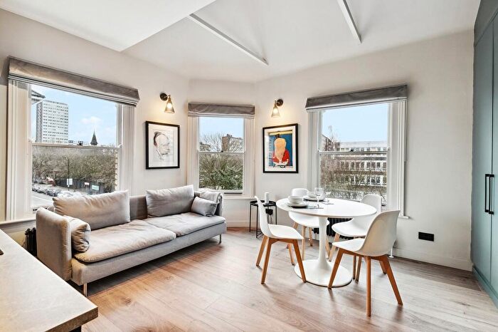 1 Bedroom Apartment For Sale In Battersea Park Road, London, SW11