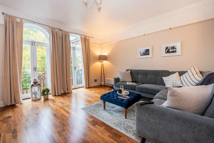 3 Bedroom Maisonette To Rent In King George Square, Richmond, TW10