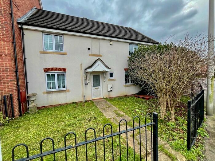 3 Bedroom Terraced House To Rent In Station Road, Thatcham, RG19