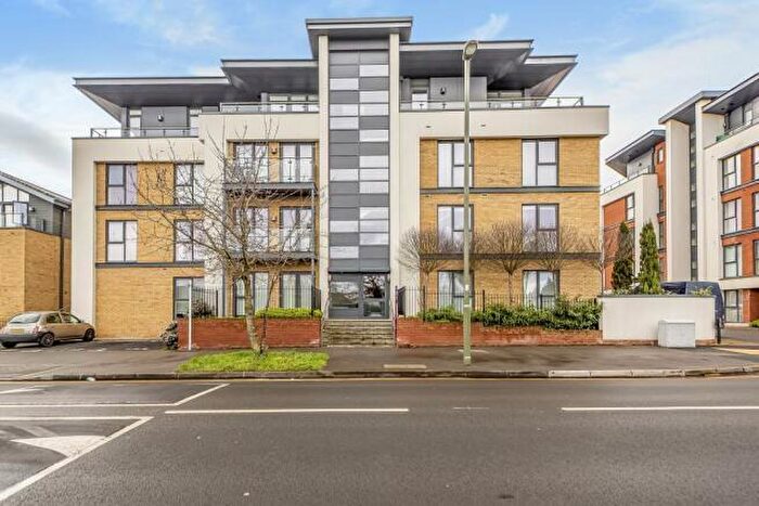 2 Bedroom Apartment To Rent In Woking, Surrey, GU21