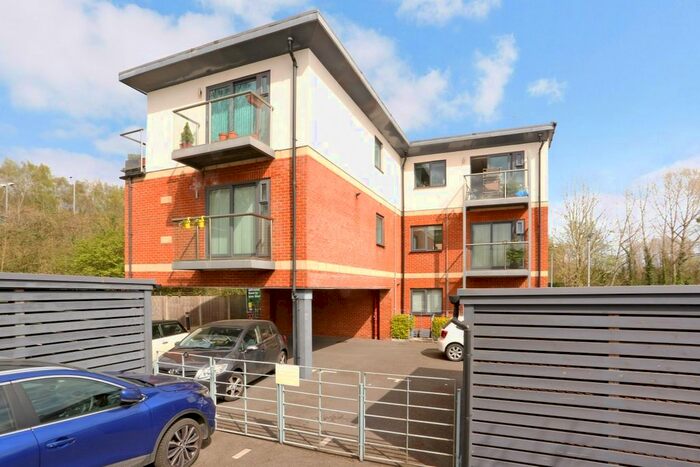 2 Bedroom Flat To Rent In Caravan Lane, Rickmansworth, WD3