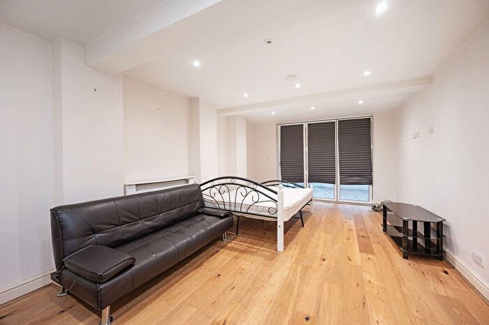 1 Bedroom Flat To Rent In Geldeston Road, Clapton, London, E5