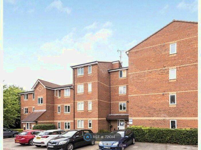1 Bedroom Flat To Rent In Blackdown Close, London, N2