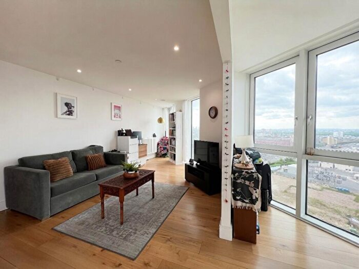 2 Bedroom Apartment To Rent In High Street, London, E15