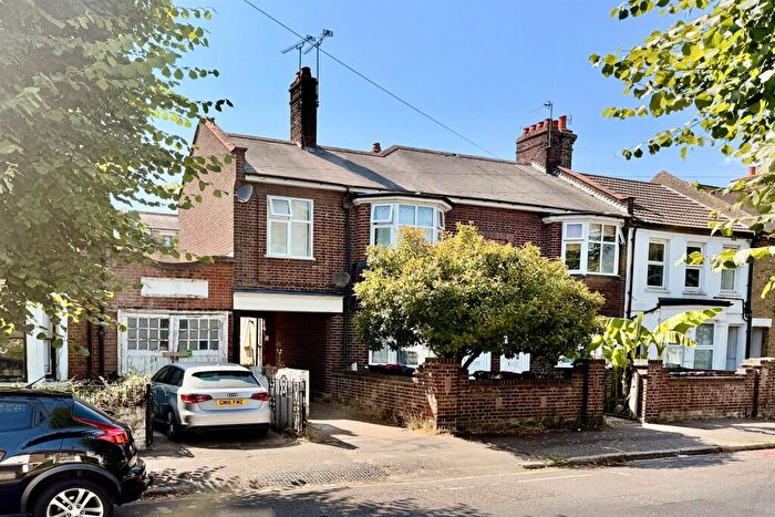 1 Bedroom Flat To Rent In Princes Street, Essex., / Prince, Essex, SS1